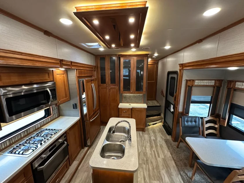 2020 VANLEIGH VILANO 385RD FIFTH WHEEL TRAILER "BEATIFUL!" - Image 16