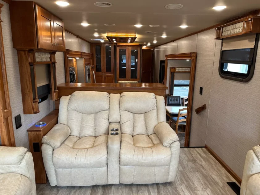 2020 VANLEIGH VILANO 385RD FIFTH WHEEL TRAILER "BEATIFUL!" - Image 19