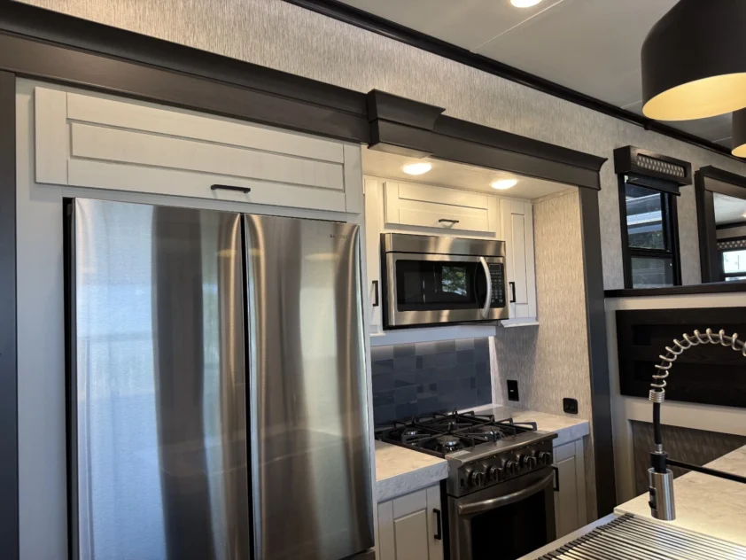 2022 CROSSROADS REDWOOD 3951MB FIFTH WHEEL TRAILER "LOADED" - Image 11