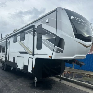 2023 HEARTLAND BIGHORN 3910FB FIFTH WHEEL TRAILER "BATH & HALF"