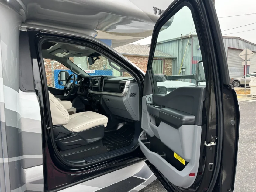 2025 THOR MAGNITUDE AX29 FORD F550 4X4 MOTORHOME OMNI - True RV