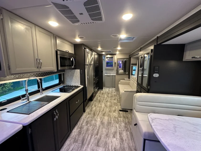 2025 THOR MAGNITUDE AX29 FORD F550 4X4 MOTORHOME OMNI - True RV True RV