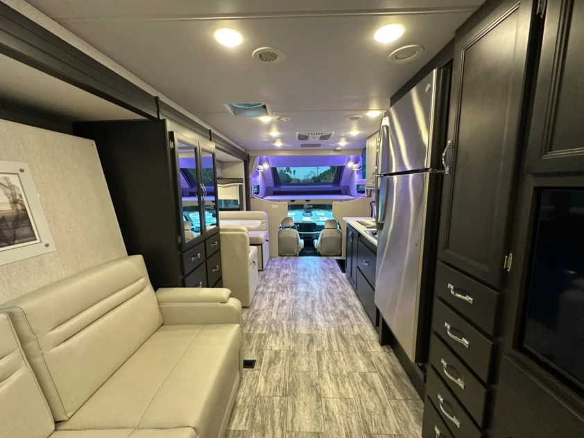 2025 THOR MAGNITUDE AX29 FORD F550 4X4 MOTORHOME OMNI - True RV