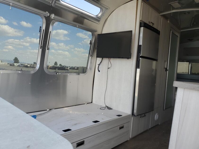 2023 AIRSTREAM INTERIONAL 25FB - Image 6