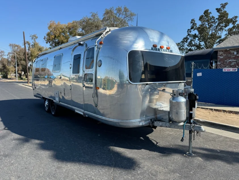 1972 AIRSTREAM LAND YACHT FULLY RESTORED BY WOODLAND TRAVEL CENTER "PROJECT"