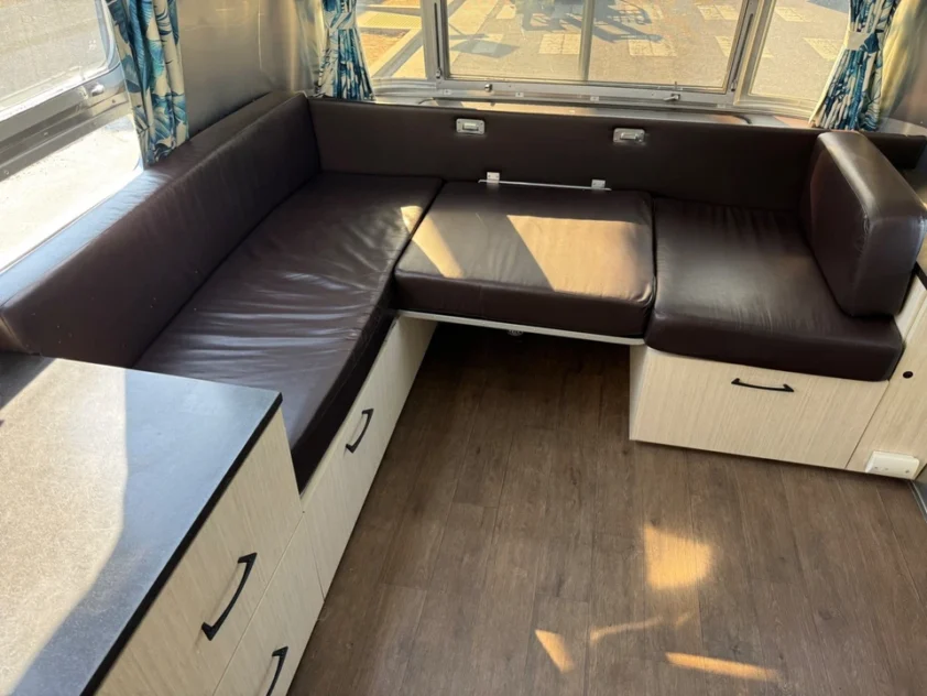 1972 AIRSTREAM LAND YACHT FULLY RESTORED BY WOODLAND TRAVEL CENTER "PROJECT" - Image 18