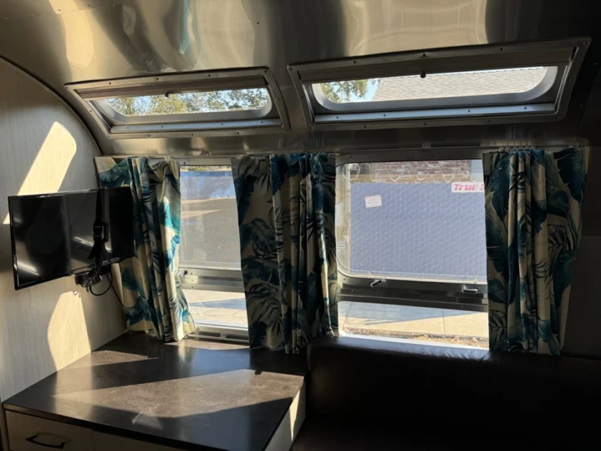 1972 AIRSTREAM LAND YACHT FULLY RESTORED BY WOODLAND TRAVEL CENTER "PROJECT" - Image 19