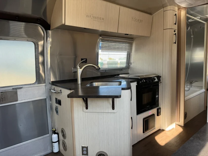 1972 AIRSTREAM LAND YACHT FULLY RESTORED BY WOODLAND TRAVEL CENTER "PROJECT" - Image 22