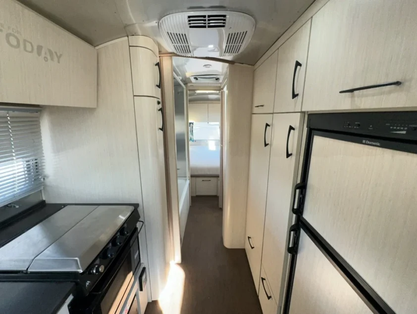 1972 AIRSTREAM LAND YACHT FULLY RESTORED BY WOODLAND TRAVEL CENTER "PROJECT" - Image 23