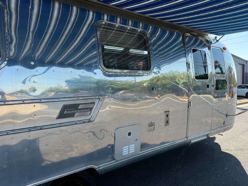 1972 AIRSTREAM LAND YACHT FULLY RESTORED BY WOODLAND TRAVEL CENTER "PROJECT" - Image 11