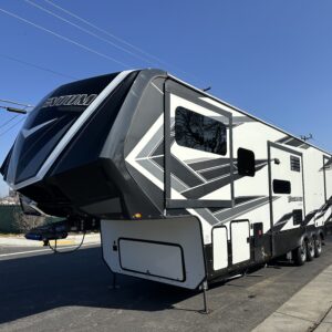 2021 GRAND DESIGN MOMENTUM 376THS TOY HAULER FIFTH WHEEL TRAILER