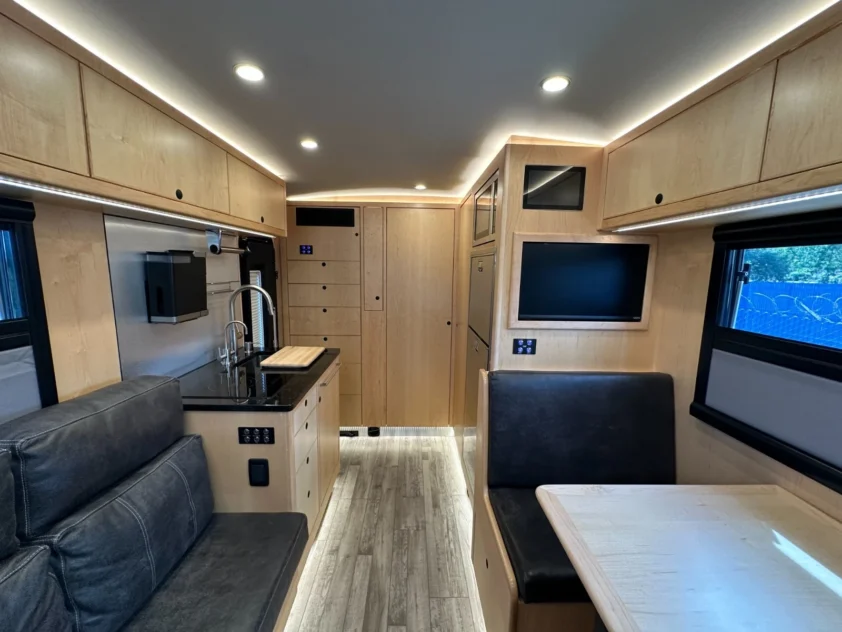 2023 EARTHROAMER LTI 097 FORD F550 MOTORHOME "4X4" - True RV