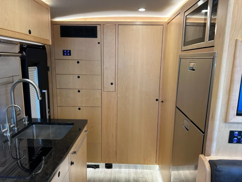 2023 EARTHROAMER LTI 097 FORD F550 MOTORHOME "4X4" - True RV