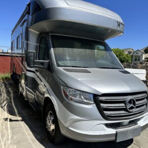 2020 WINNIEBAGO NAVION 24J